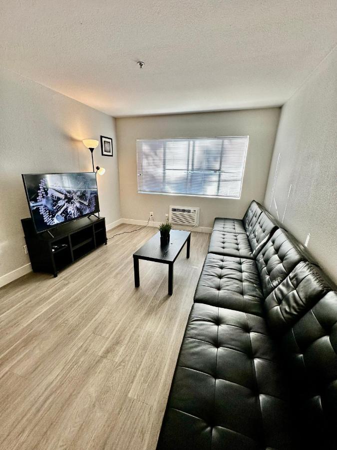 Entire Apartment + Parking Los Angeles Bagian luar foto